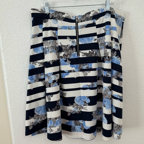 INC International Concepts White Blue Floral Stripe Pleated Skirt - Plus Size 2X - Picture 4 of 8